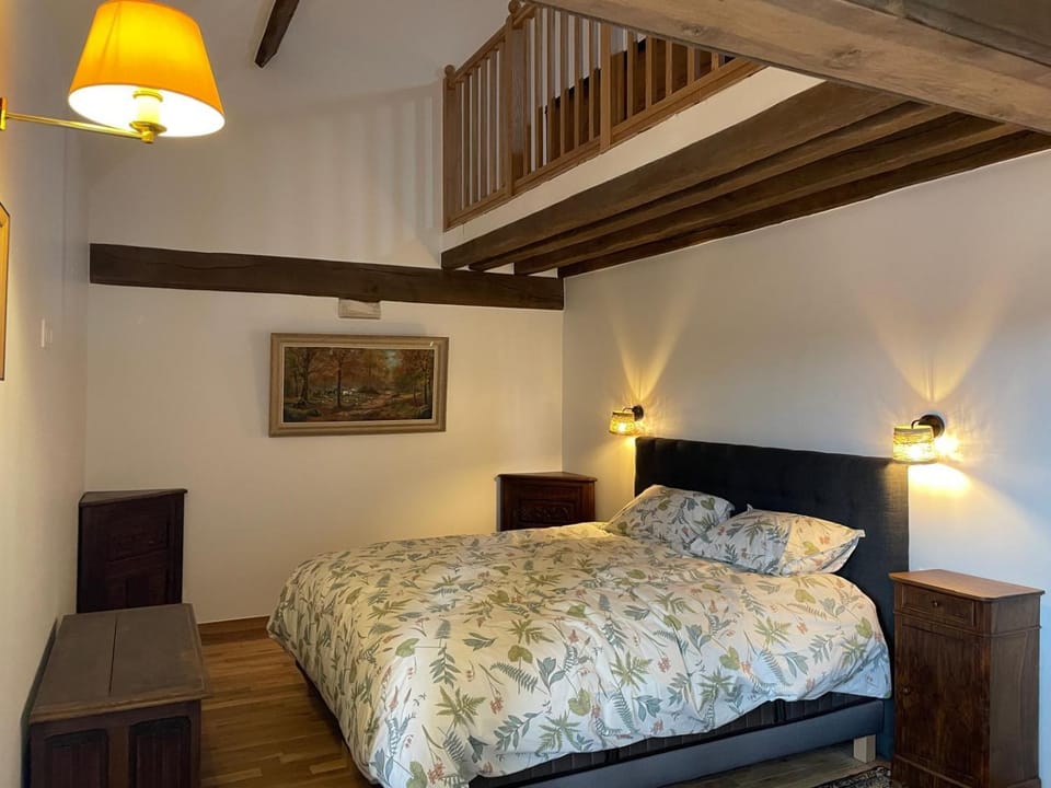 Bed, Photo of the whole room, Bedroom