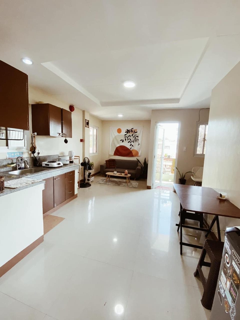 Kitchen or kitchenette, Living room, Seating area, Dining area