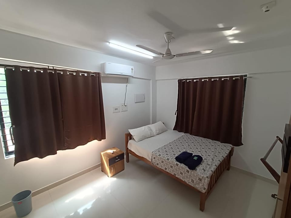 Bedroom, air conditioner
