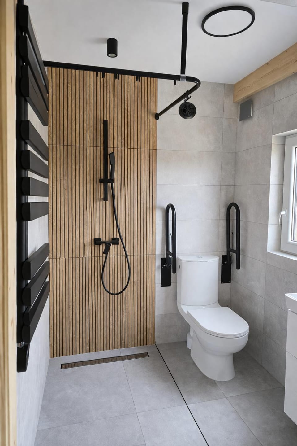 Shower, Toilet, Property building, Bathroom