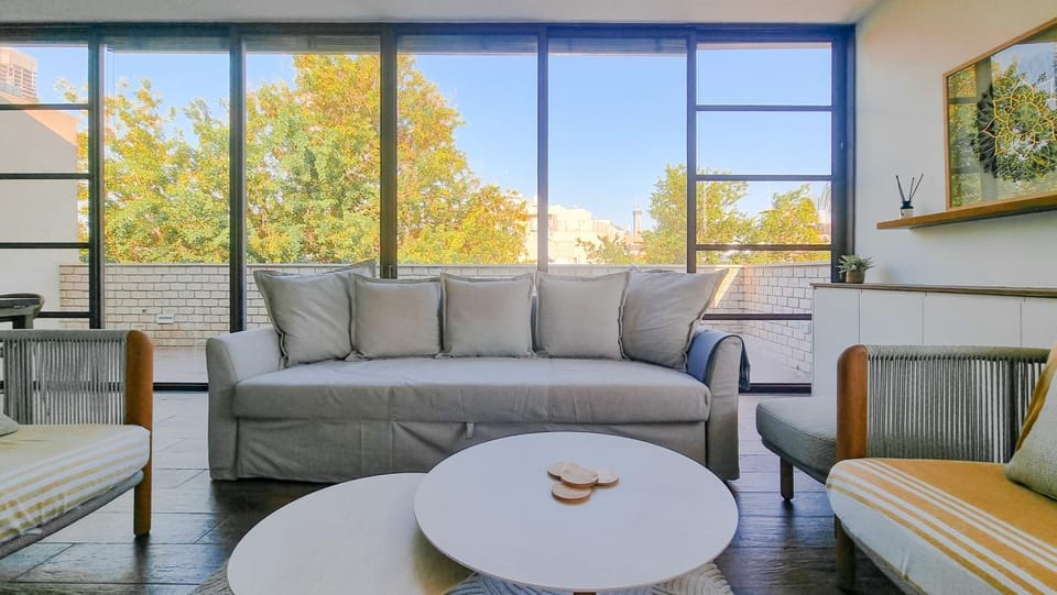 Day, Living room, Seating area