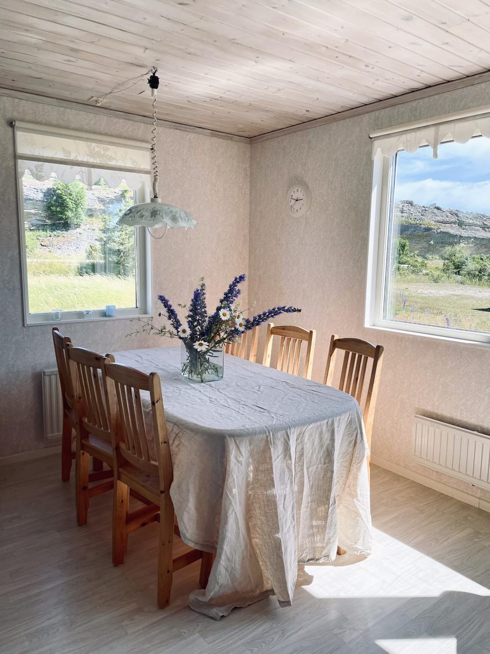 Seating area, Dining area