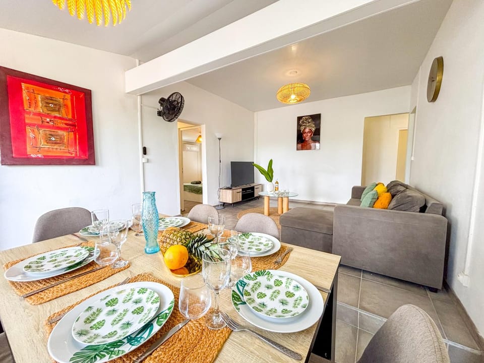 Living room, Seating area, Dining area