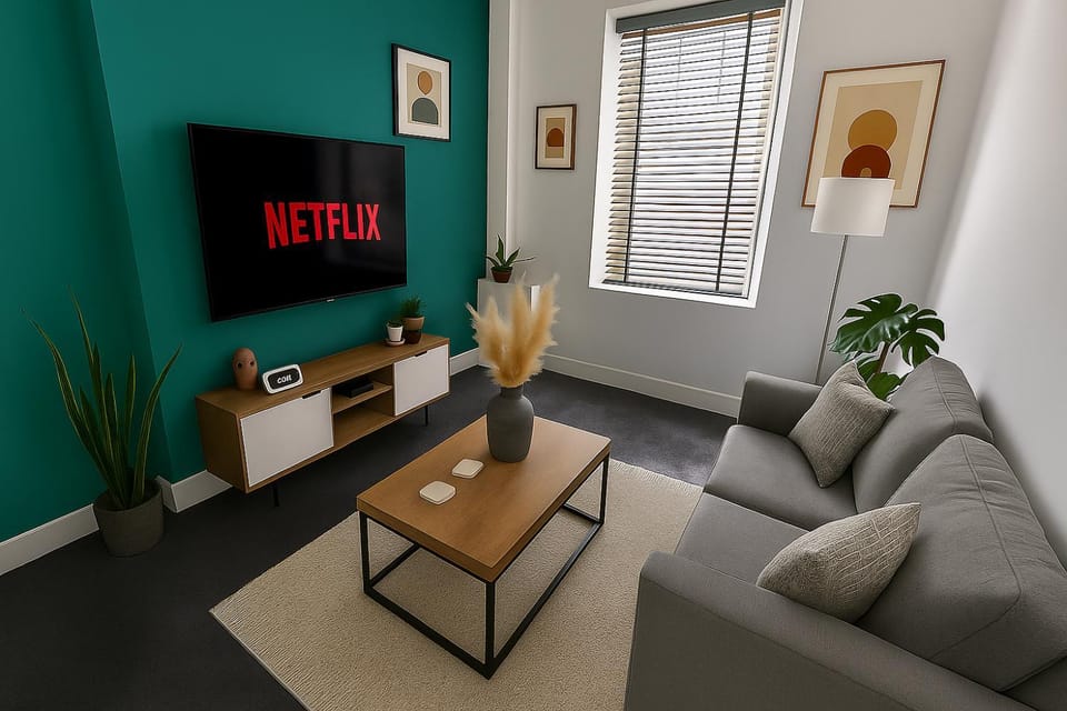 Communal lounge/ TV room, TV and multimedia, Living room, Seating area, Evening entertainment