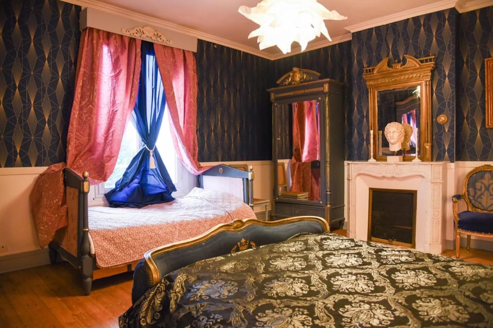 Bed, Photo of the whole room