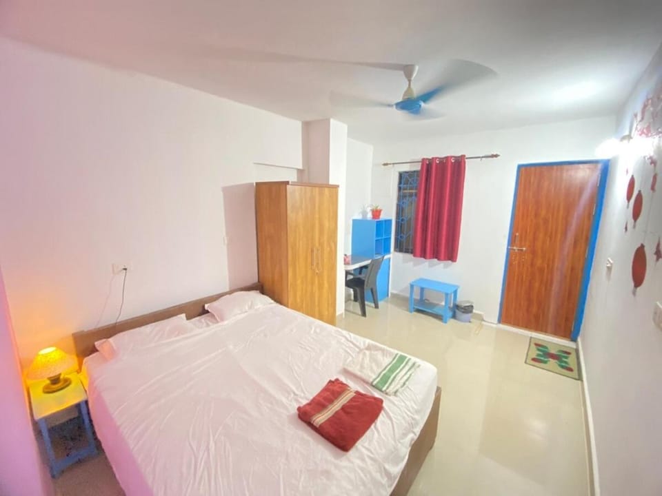 Bed, View (from property/room), Photo of the whole room, Bedroom, towels