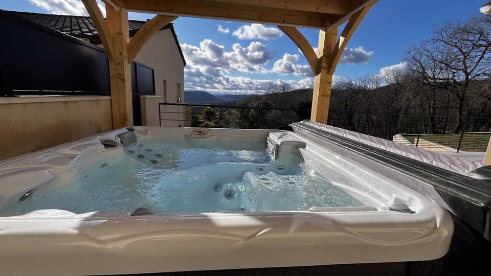 Hot Tub, Hot Tub