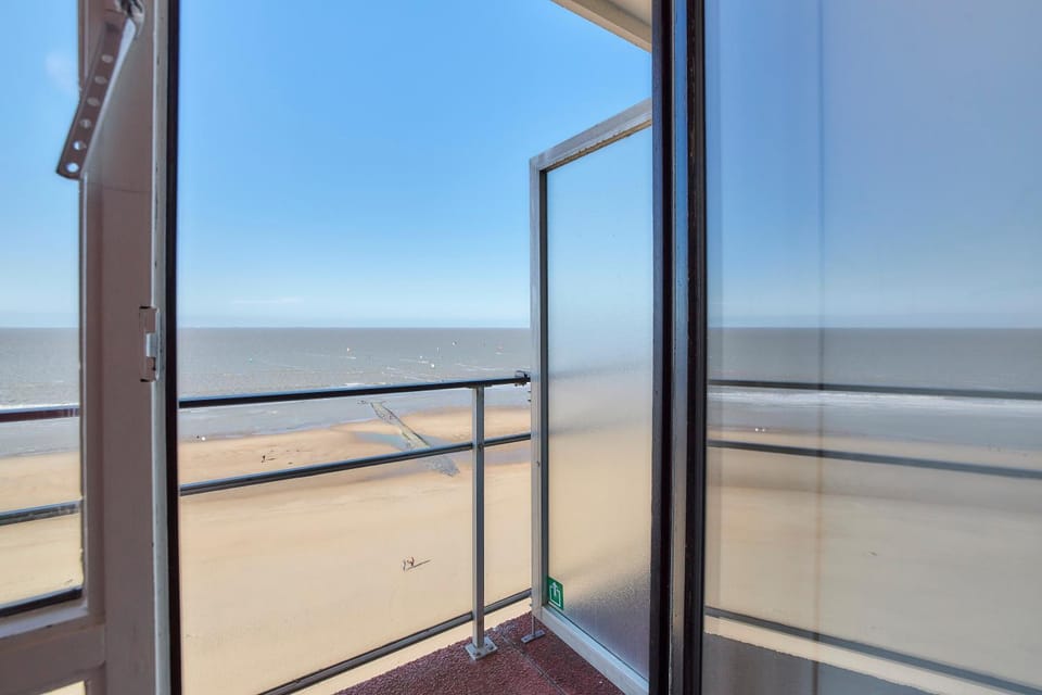 LECOMTE - Sky & Sea Loft 208 Apartment in Middelkerke