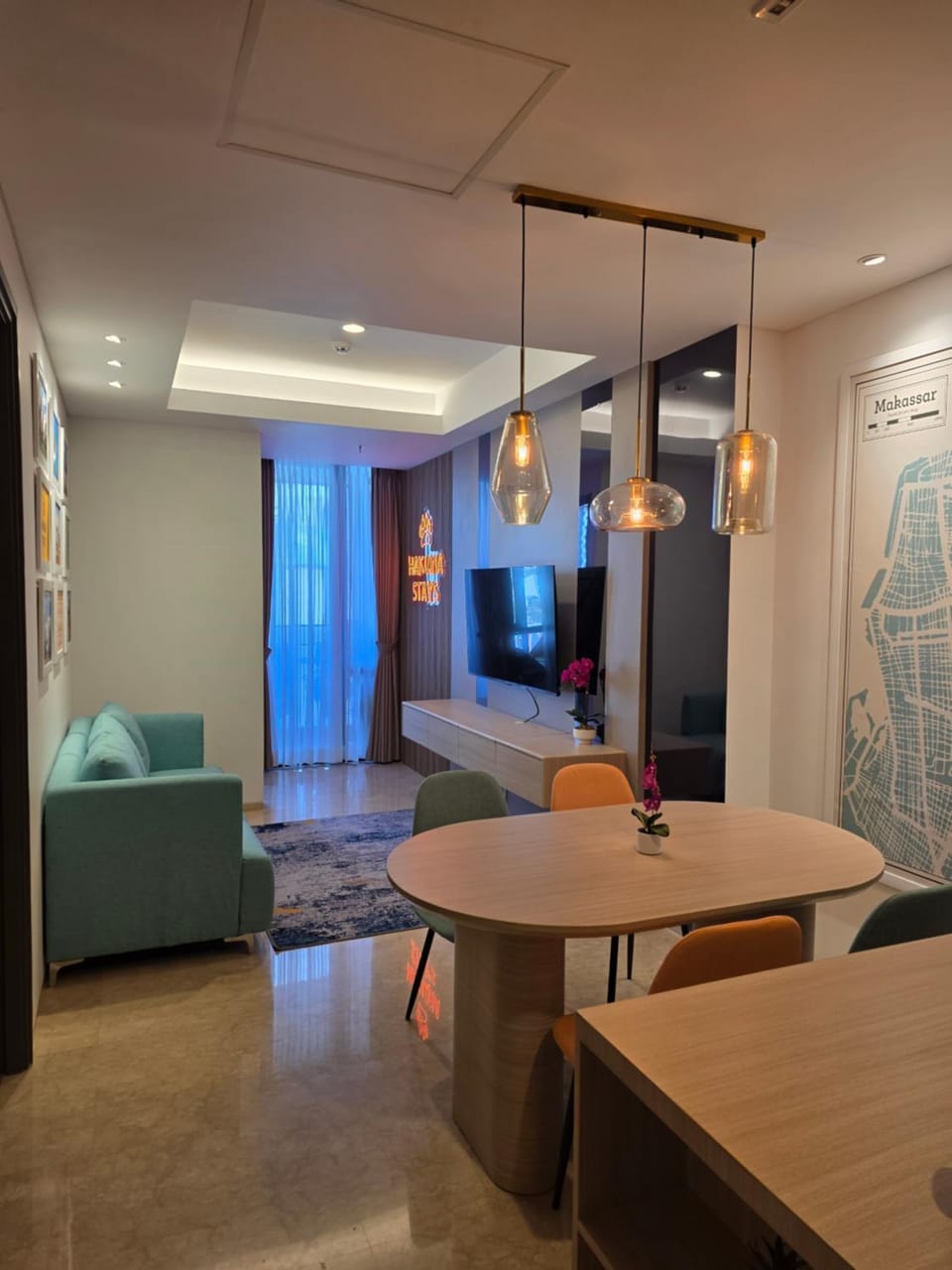 Kitchen or kitchenette, Living room, Seating area, Dining area