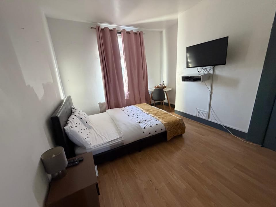 5 Bedroom Luxury Home by Arsenal Stadium Apartment in London Borough of Islington