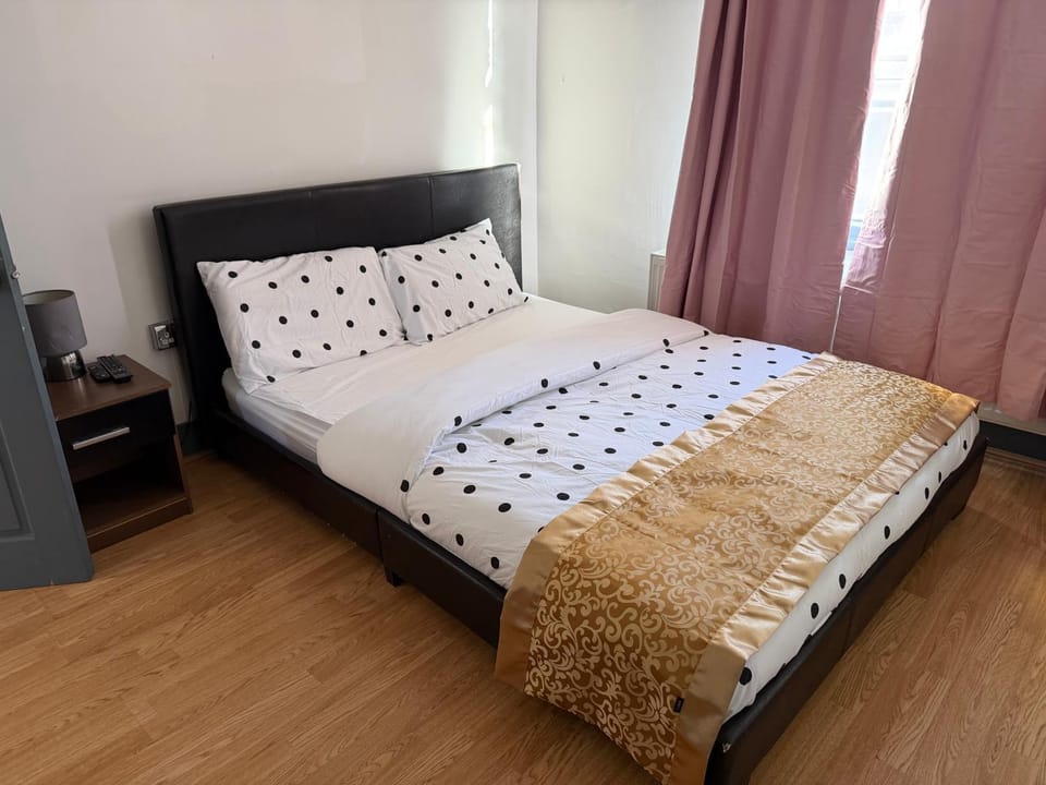 5 Bedroom Luxury Home by Arsenal Stadium Apartment in London Borough of Islington