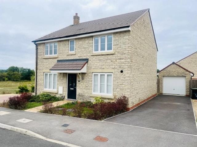 Stunning Modern Four Bed Home Near Witney & Oxford House in Oxford