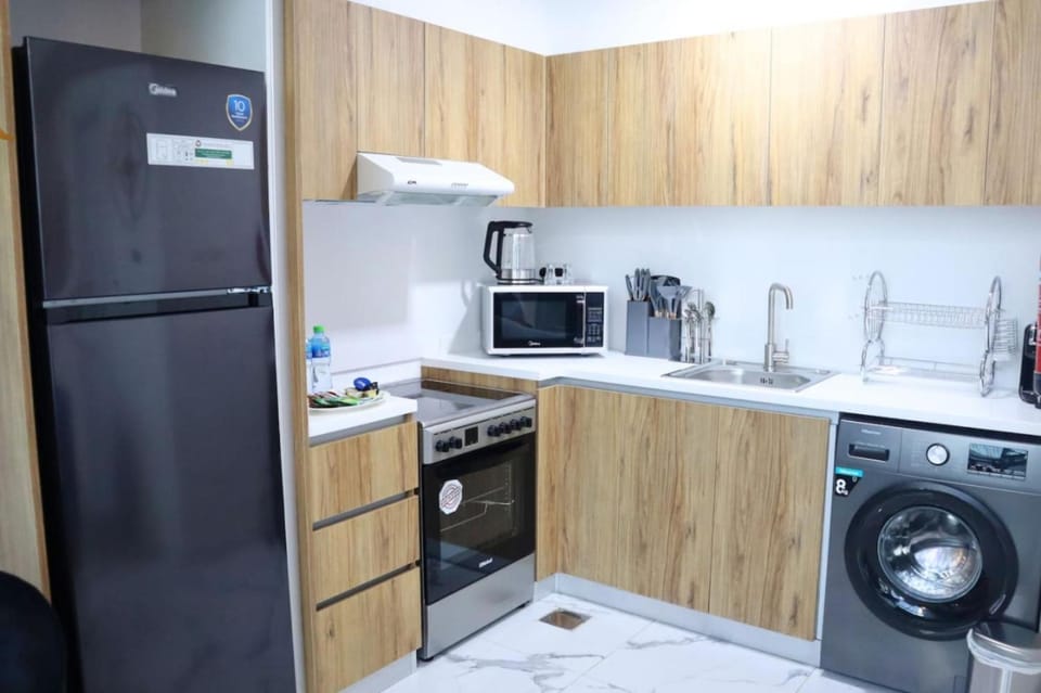 Kitchen or kitchenette, stove, dryer