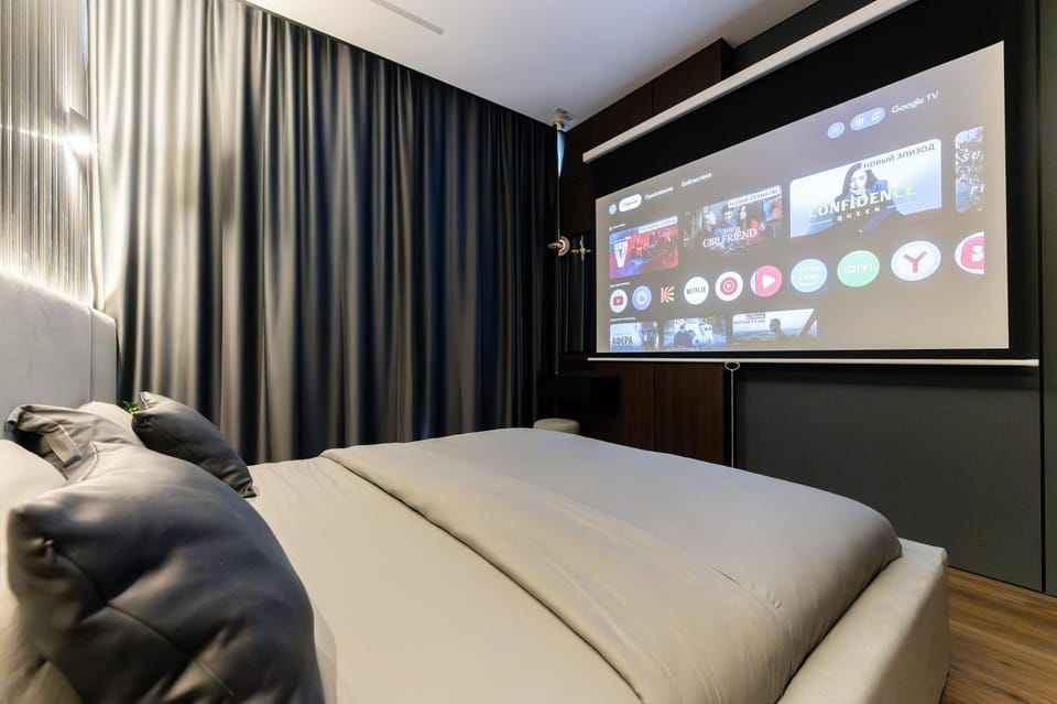 Bed, TV and multimedia, Bedroom