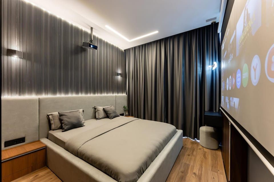 Bed, TV and multimedia, Bedroom