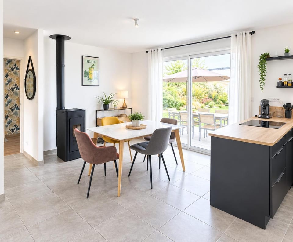 Living room, Communal kitchen
