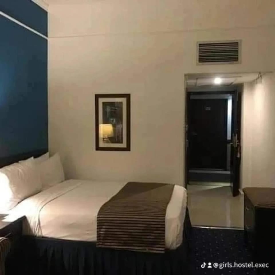 Girls hostel Executive Karachi defence view Hostel in Karachi