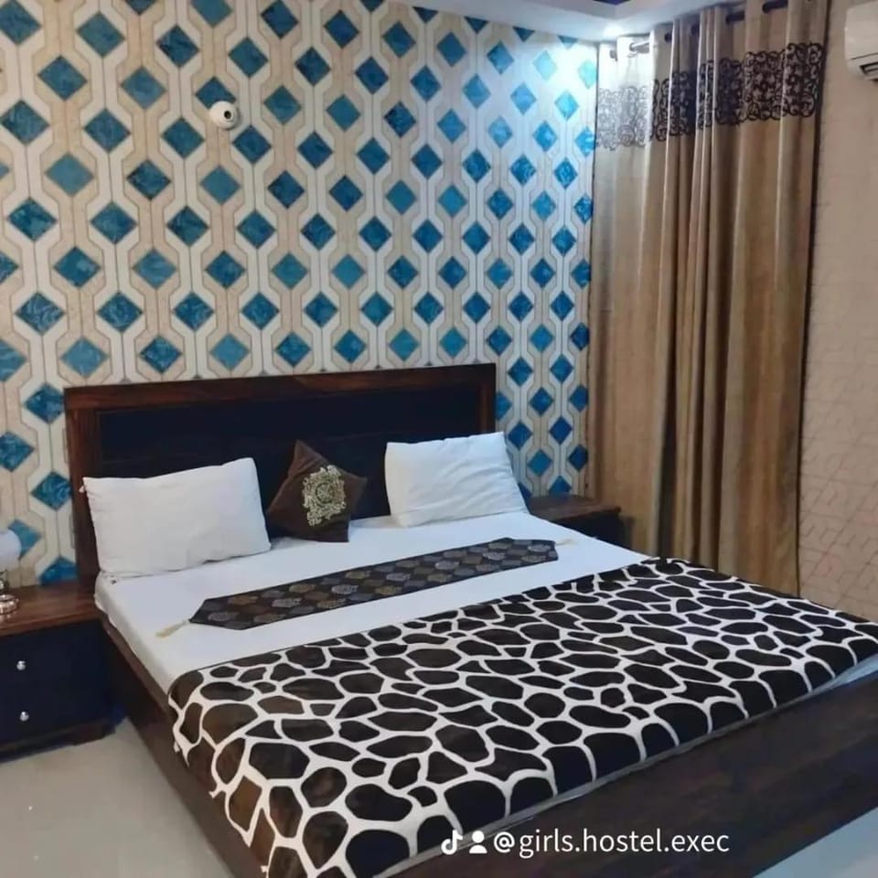 Girls hostel Executive Karachi defence view Hostel in Karachi