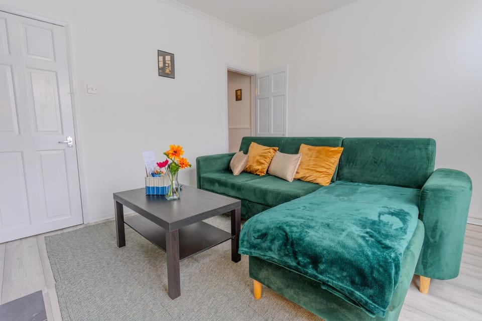 Living room, Photo of the whole room, Seating area
