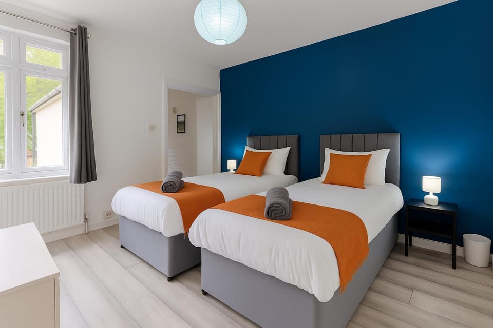 Bed, Photo of the whole room, Bedroom, internet