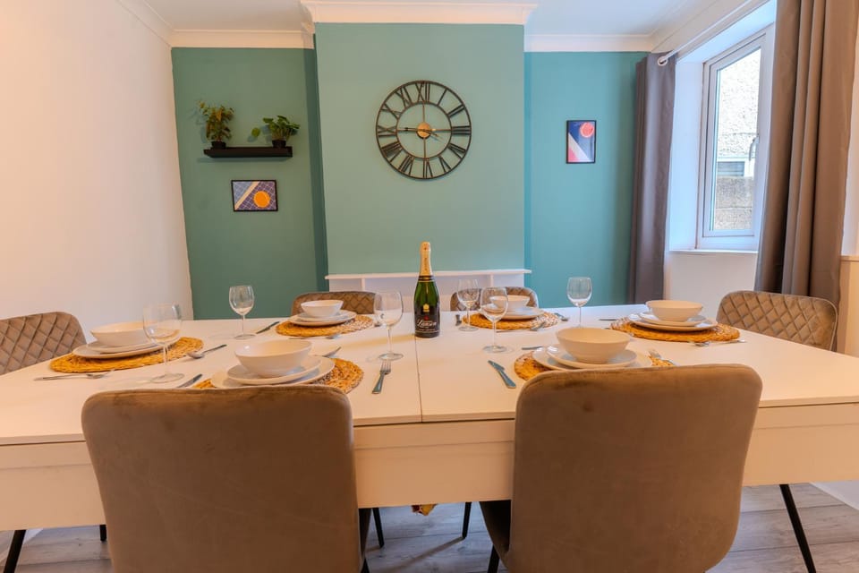Seating area, Dining area