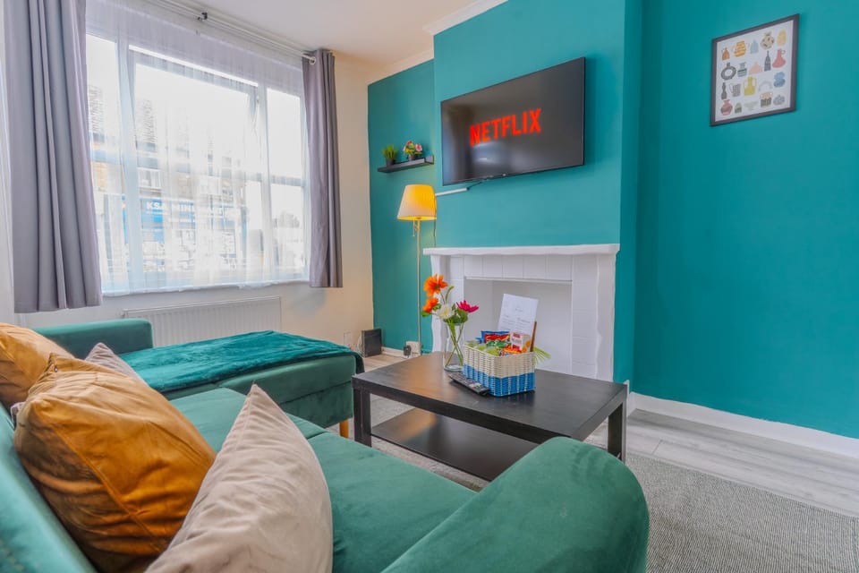 TV and multimedia, Living room, Photo of the whole room, Seating area