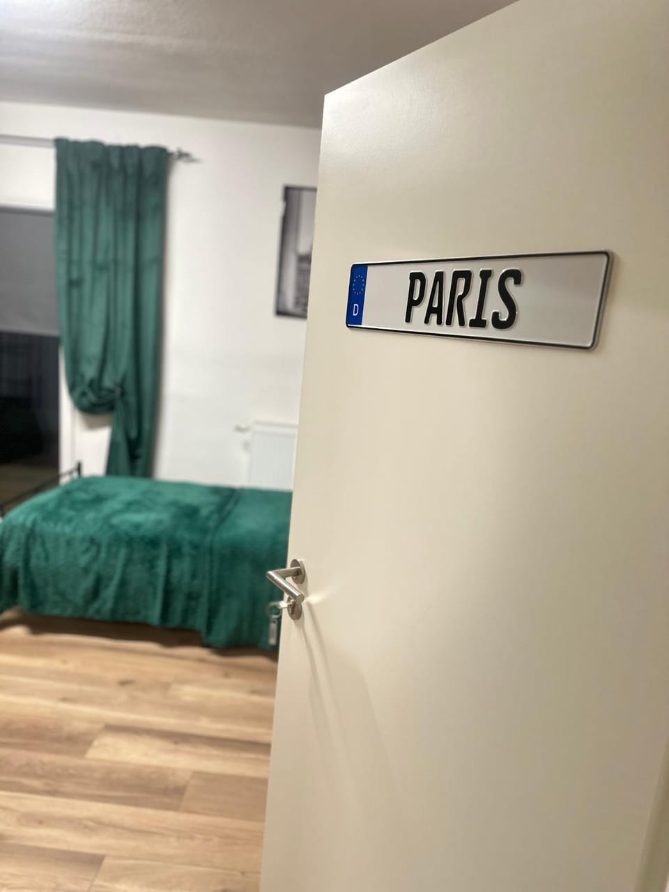 Bed, Property logo or sign, Photo of the whole room, Bedroom