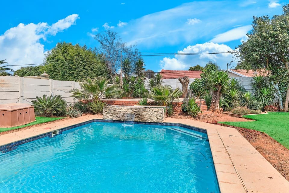 Garden, Swimming pool