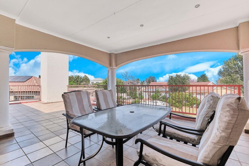 Balcony/Terrace, Dining area, Pool view