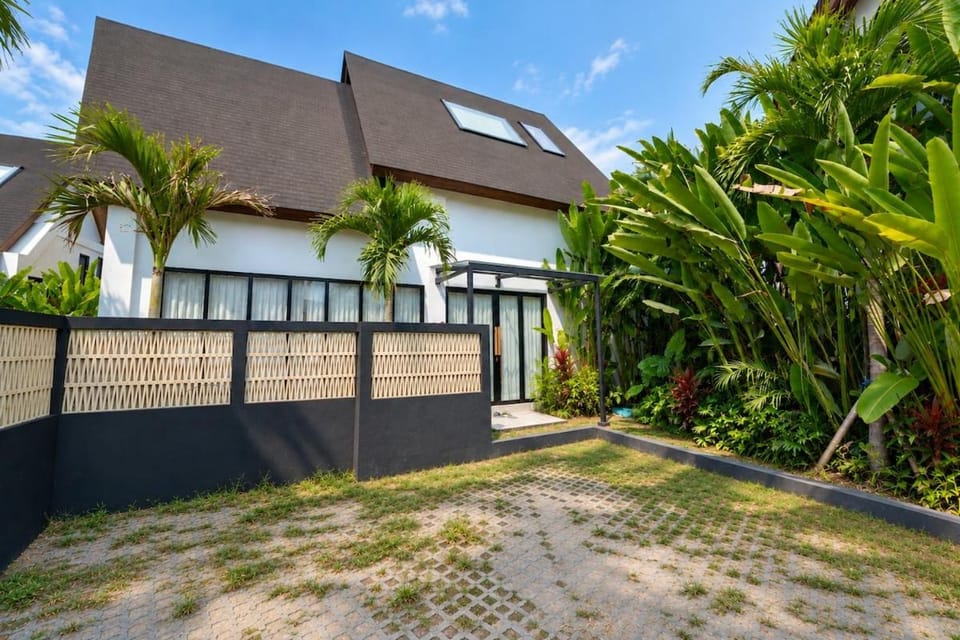 New! Designer Arch Villa with pool near Seminyak Villa in North Kuta