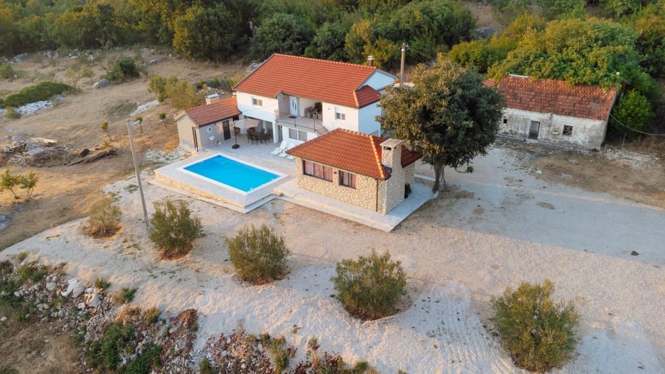 Property building, Day, Natural landscape, Bird's eye view, Pool view