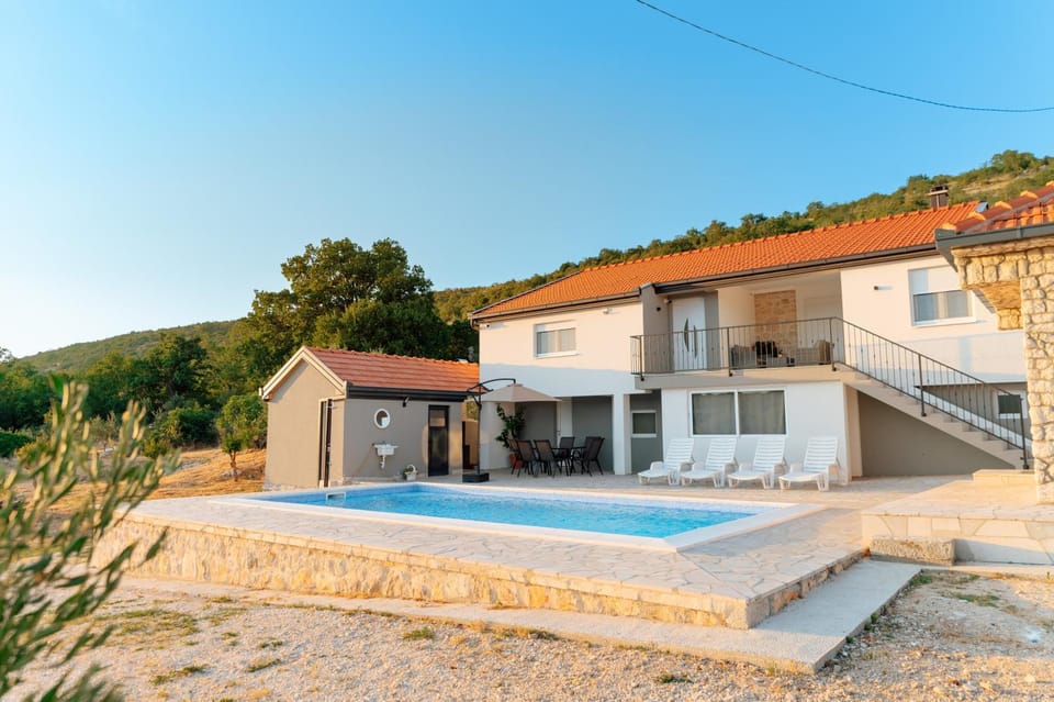 Property building, Day, Natural landscape, Mountain view, Pool view, Swimming pool