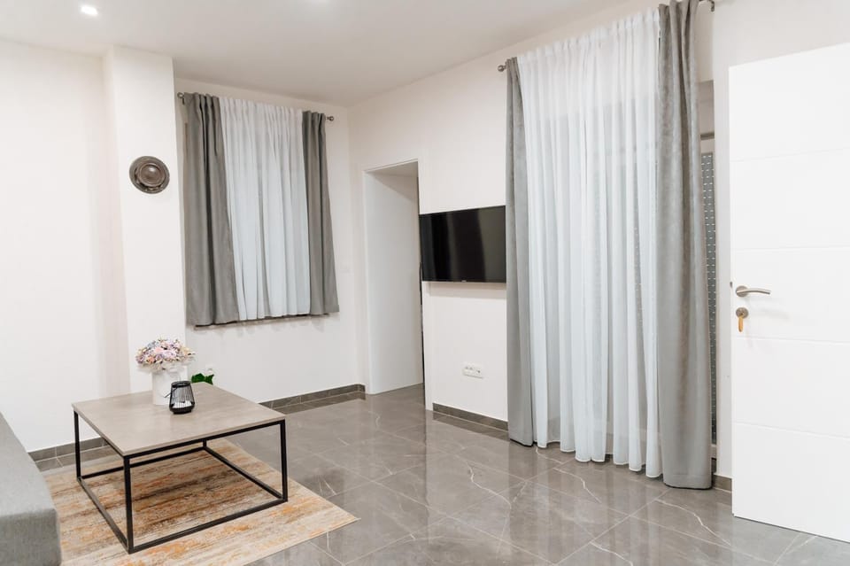 TV and multimedia, Kitchen or kitchenette