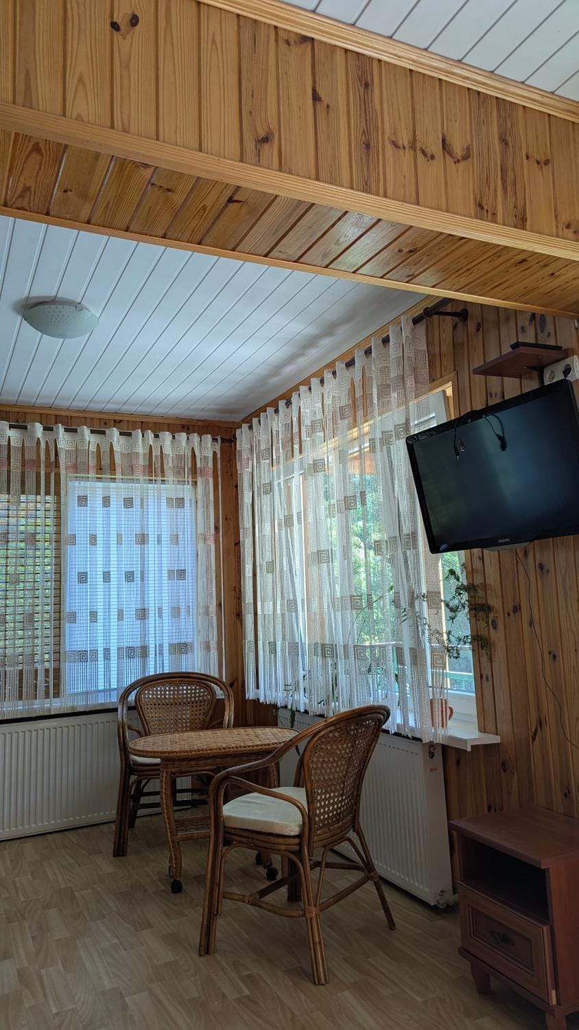 TV and multimedia, Seating area, Dining area