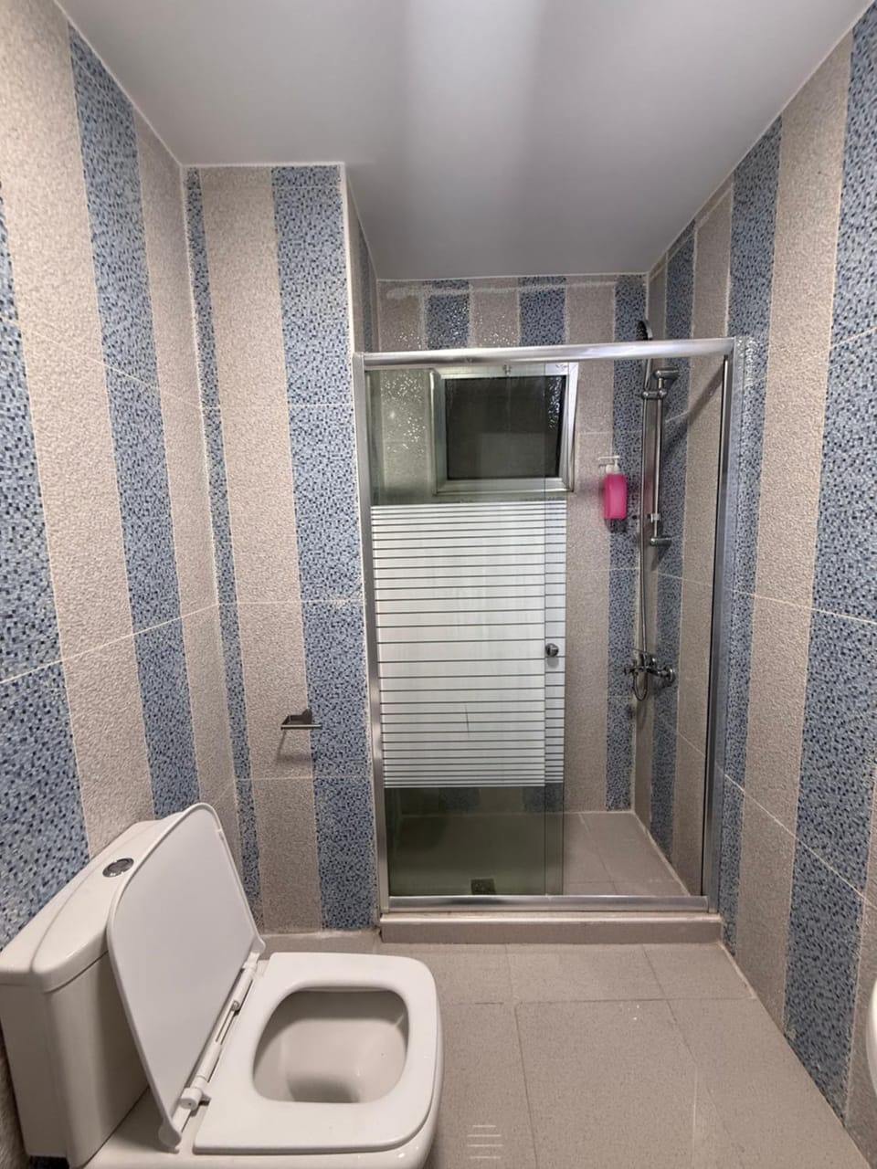 3bedroom aprt of 200sqm near movenpick hotel amman Apartment in Africa
