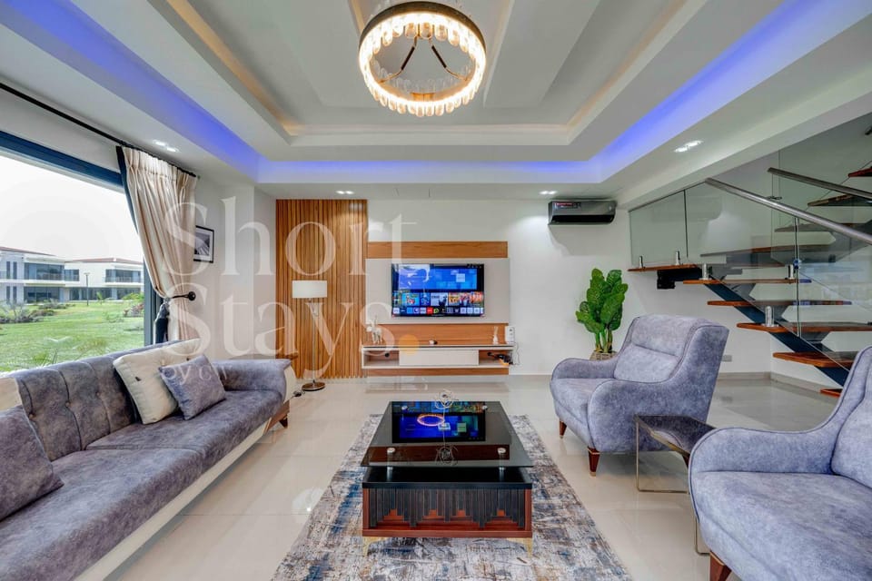 Living room, Seating area, Evening entertainment
