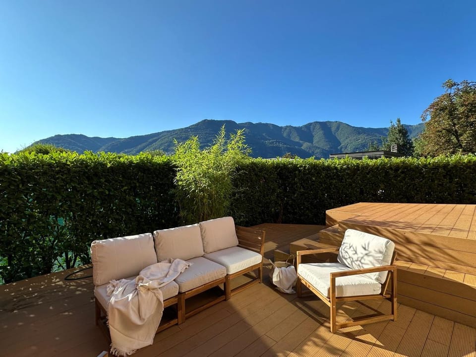 Patio, Living room