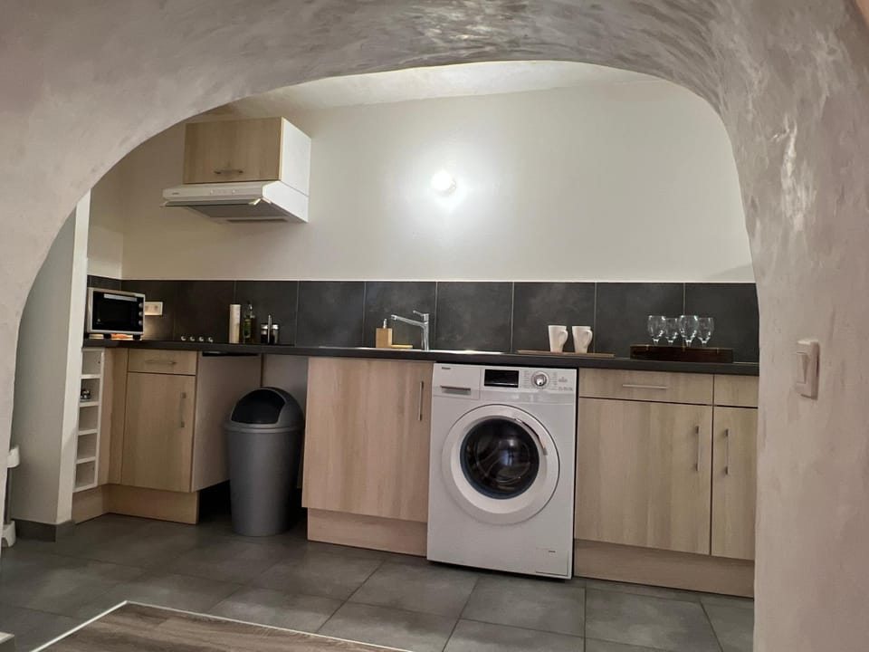 Kitchen or kitchenette
