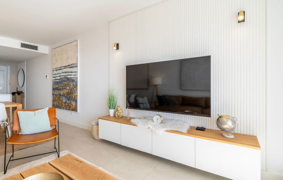 TV and multimedia, Living room, Seating area, Dining area