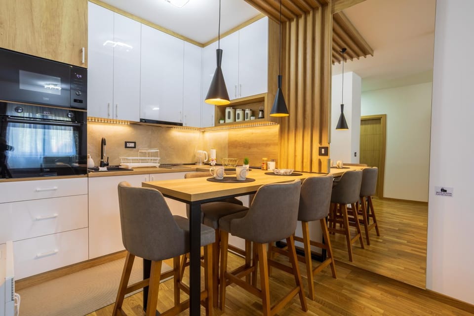 Dining area, kitchen