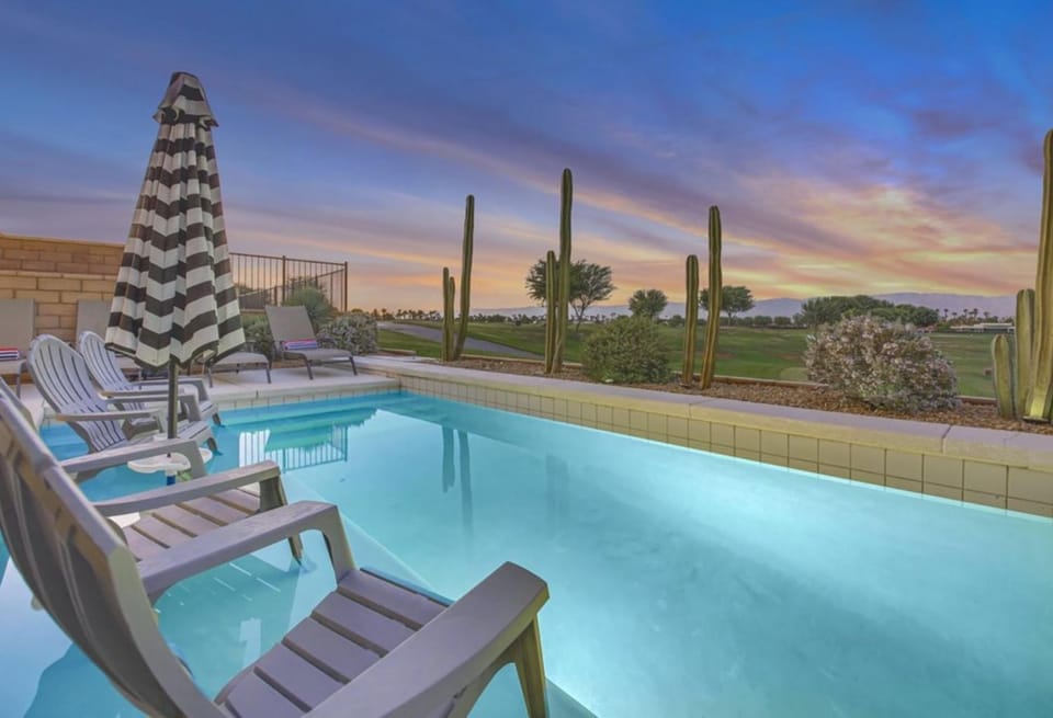 Natural landscape, Swimming pool, sunbed