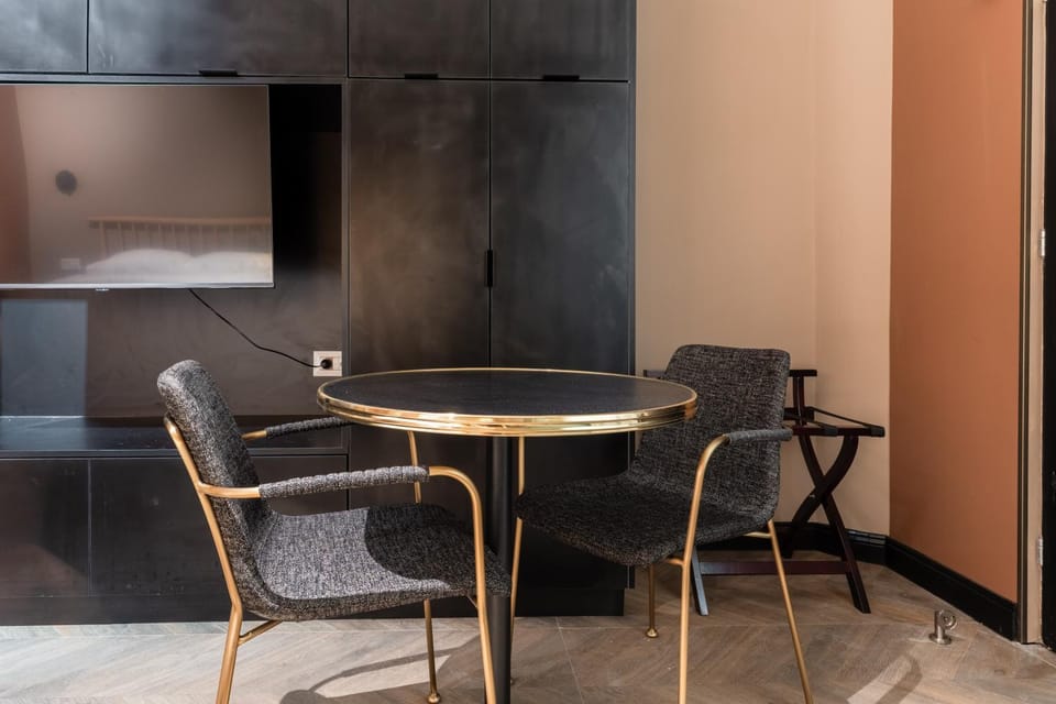 Seating area, Dining area