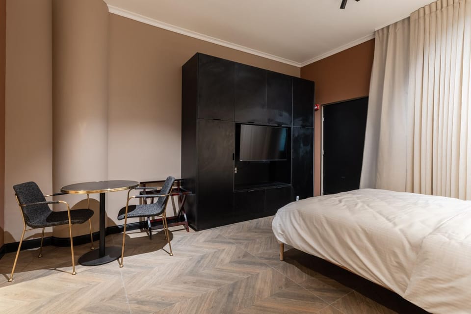 TV and multimedia, wardrobe