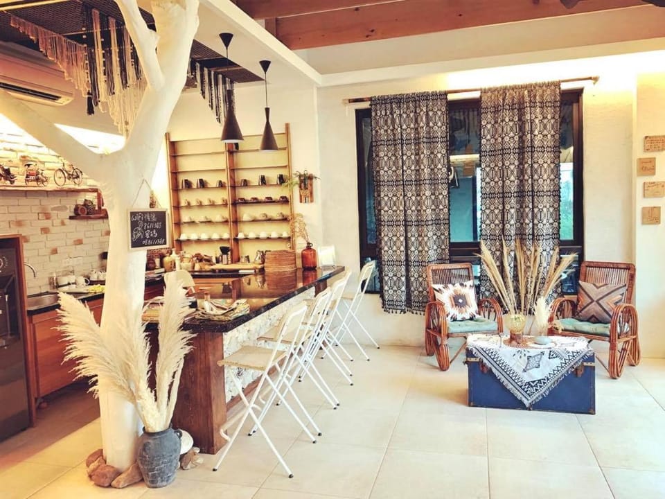 Communal lounge/ TV room, Living room, Seating area, Dining area