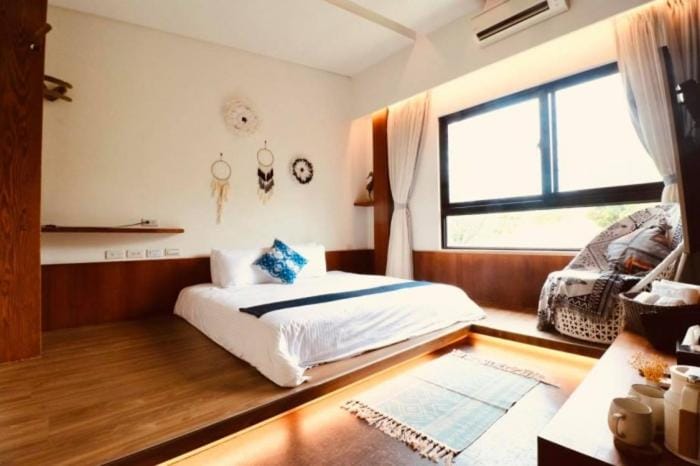 Photo of the whole room, Bedroom