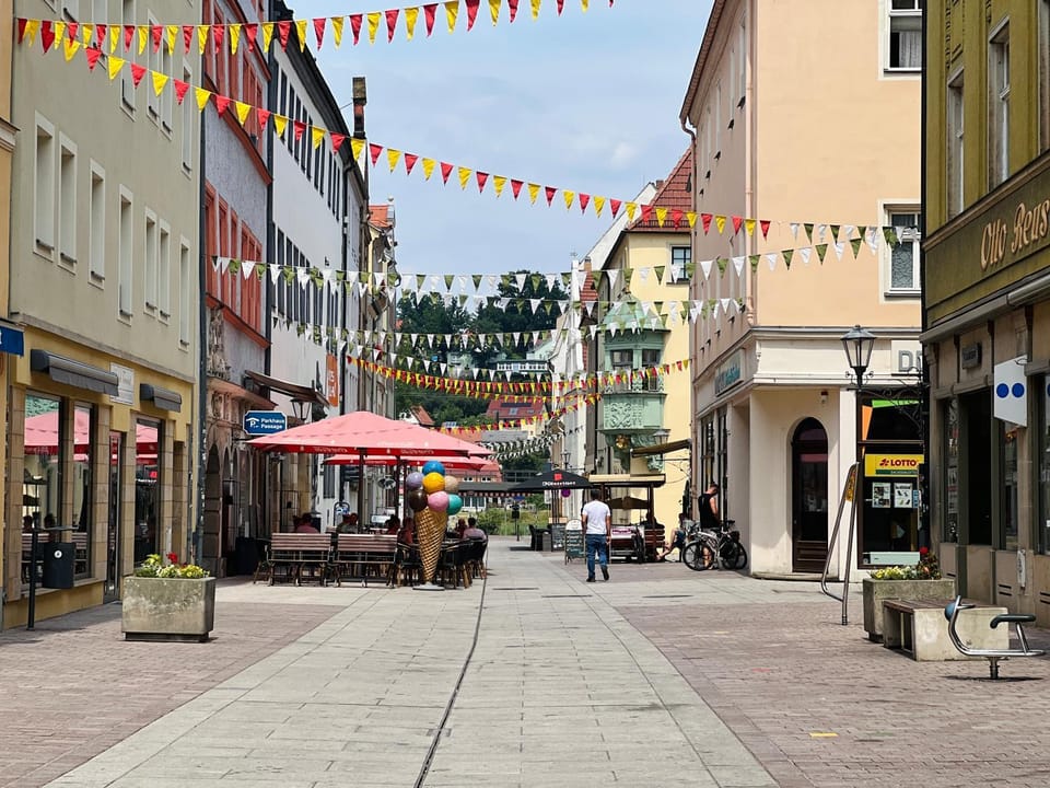 Day, Neighbourhood, City view, Street view, Location