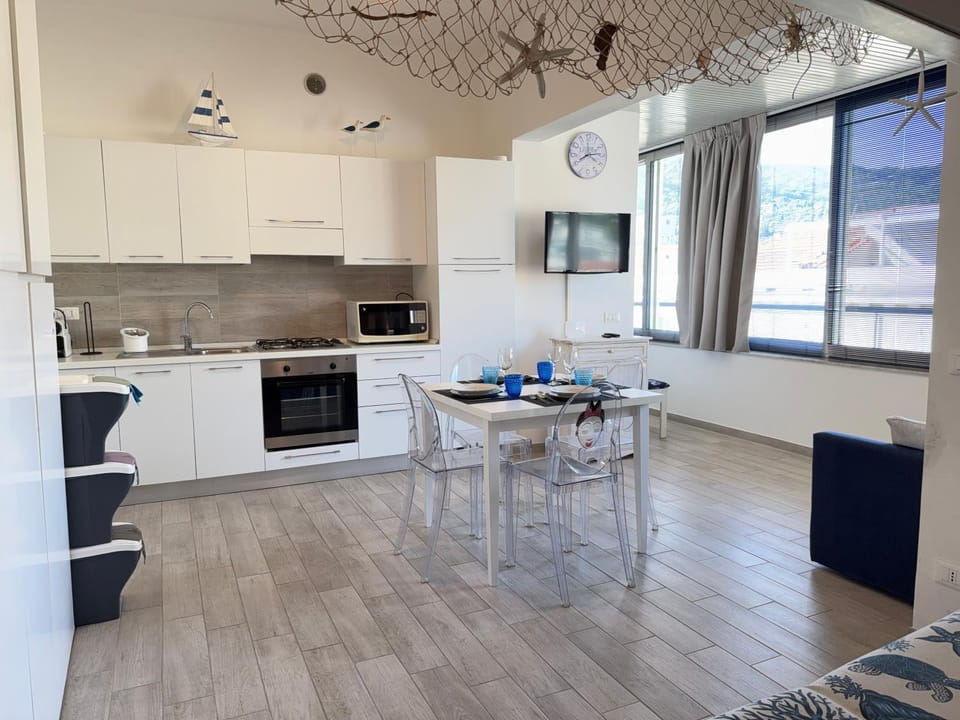 TV and multimedia, Kitchen or kitchenette, Dining area, oven, stove, toaster