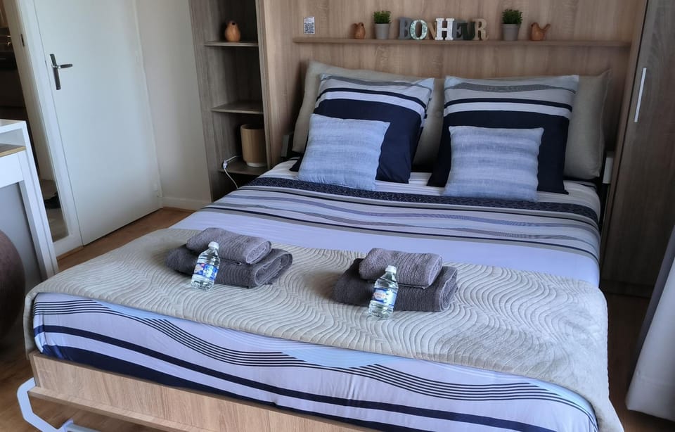 Bed, Bedroom