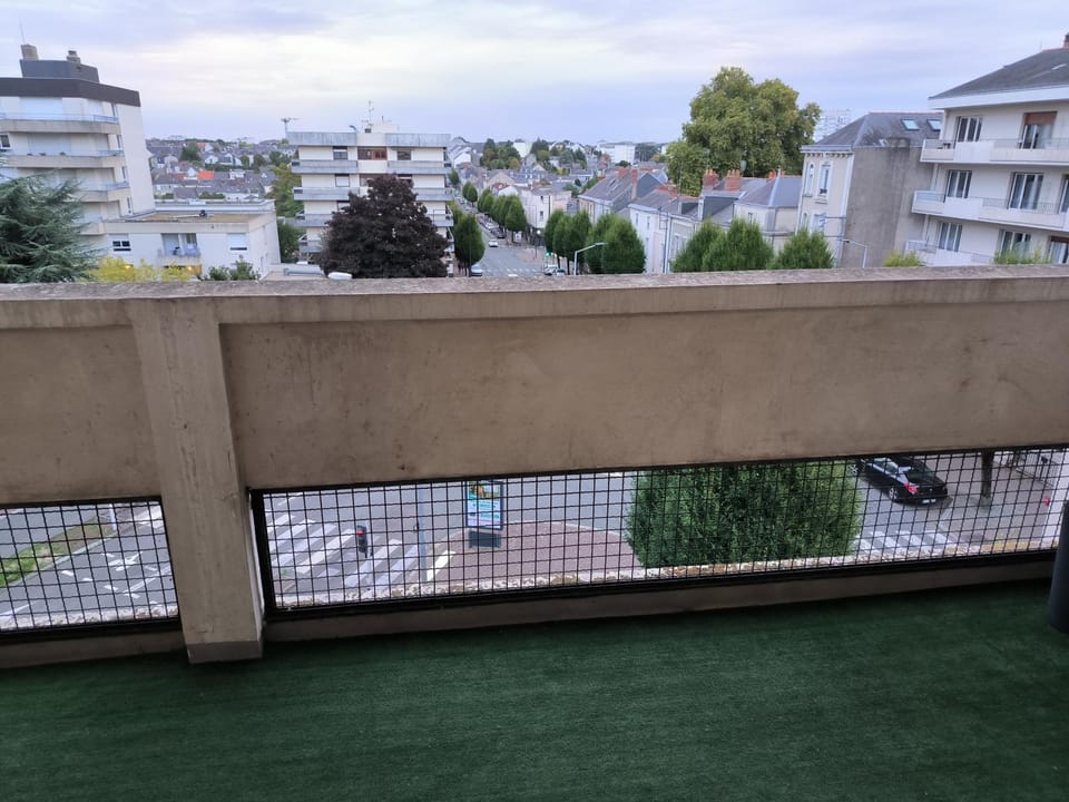 Property building, Balcony/Terrace, City view