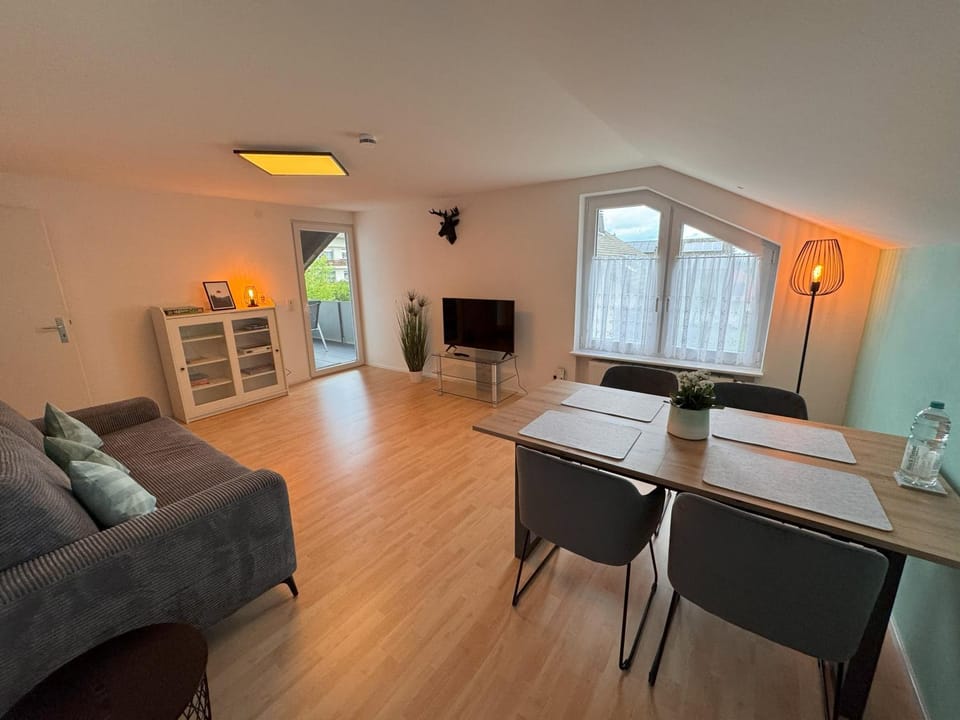Communal lounge/ TV room, TV and multimedia, Living room, Seating area, Dining area, Evening entertainment